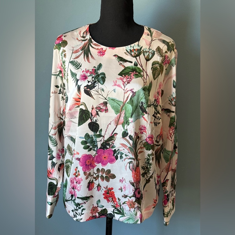 Banana Republic tropical flowers blouse. Size Petite Large
